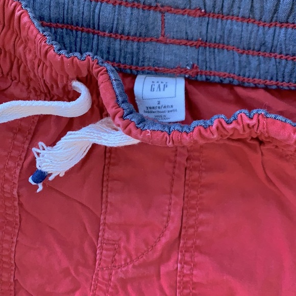 Toddler Boy Gap Shorts w/ Pockets - Picture 3 of 3